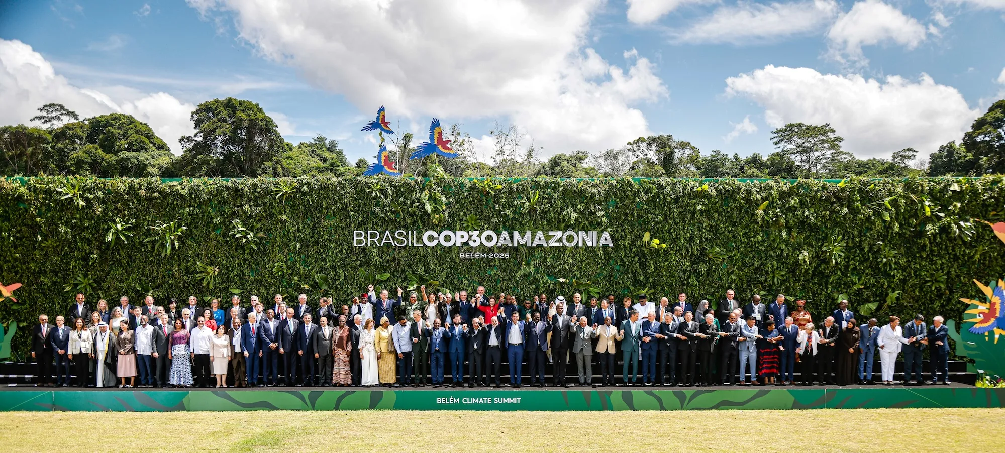 07.11.2025 - Belem - Leaders pose for a family photo during the U.N Climate Change Conference COP 30. Photo by Hermes Caruzo/COP30