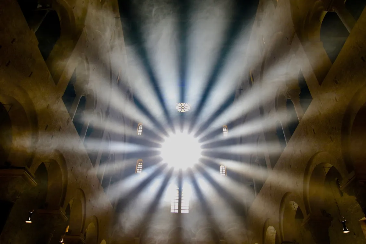 Luce e pietra per il solstizio