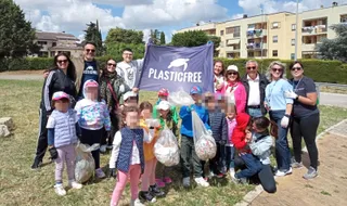 Guanti, ramazza e il ricco bottino: 500 kg di rifiuti