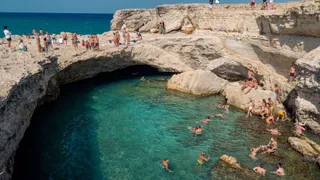 Vieni in Puglia dove sventolano bandiere e "si naviga" a vele spiegate