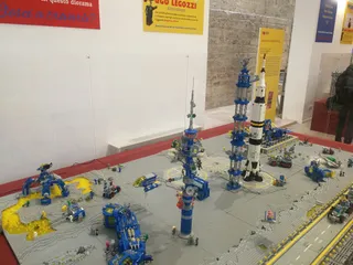 Dai grattacieli alla luna nel grande mondo dei Lego