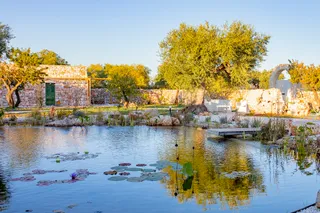 Yoga, acqua e relax: tutto questo è il biolago di Conversano