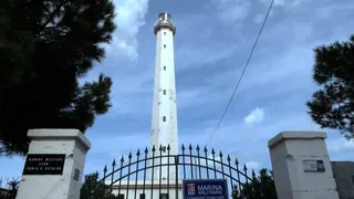 Bari, la storia del Faro a due passi dal mare